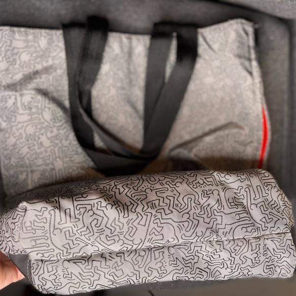 Keith Haring Art Bag - Picture 9 of 15
